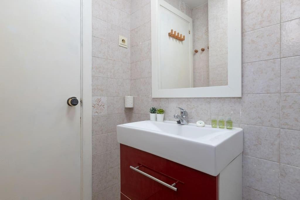 Apartamento Fuengirola Beach Apartment Екстериор снимка